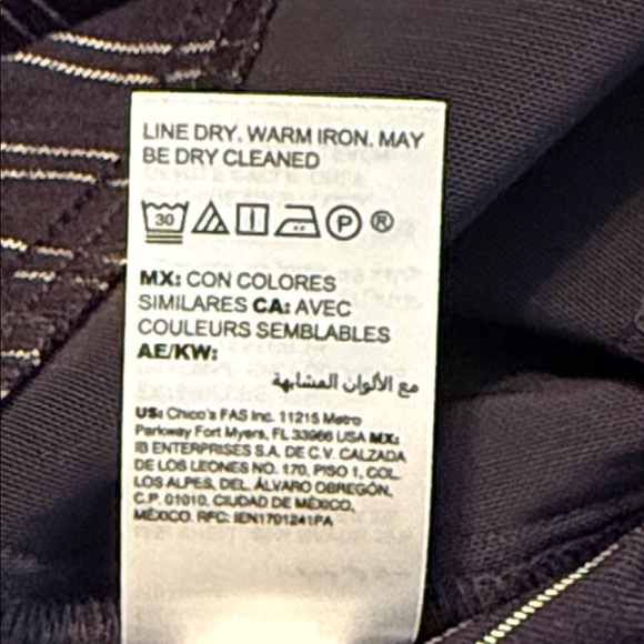 Chico's Navy So Slimming Brigitte Pinstriped Button Hem Crop Pants Size 6 - Picture 10 of 12